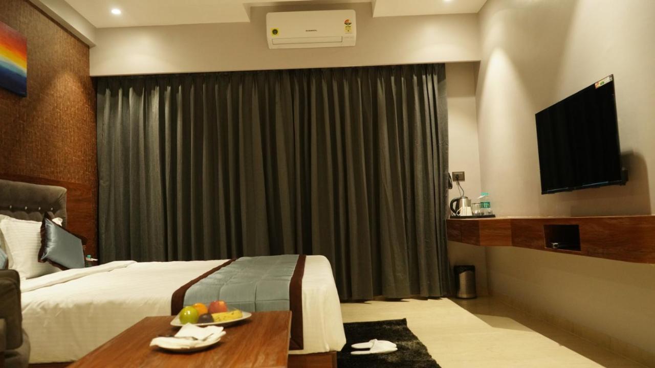 Alaukik Hotel Shirdi Exterior foto