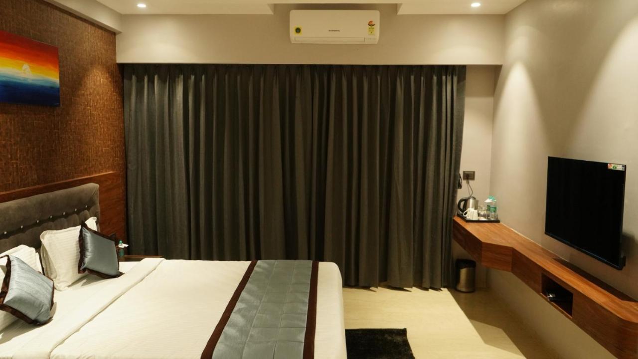 Alaukik Hotel Shirdi Exterior foto