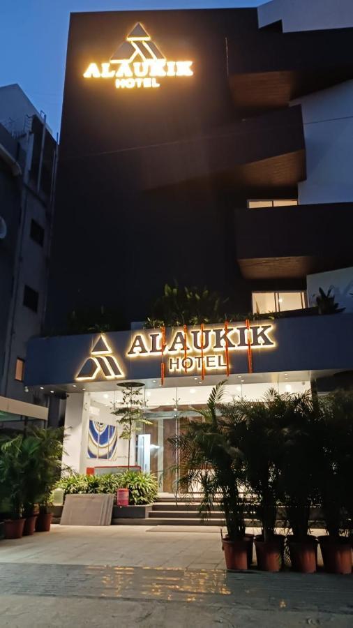 Alaukik Hotel Shirdi Exterior foto