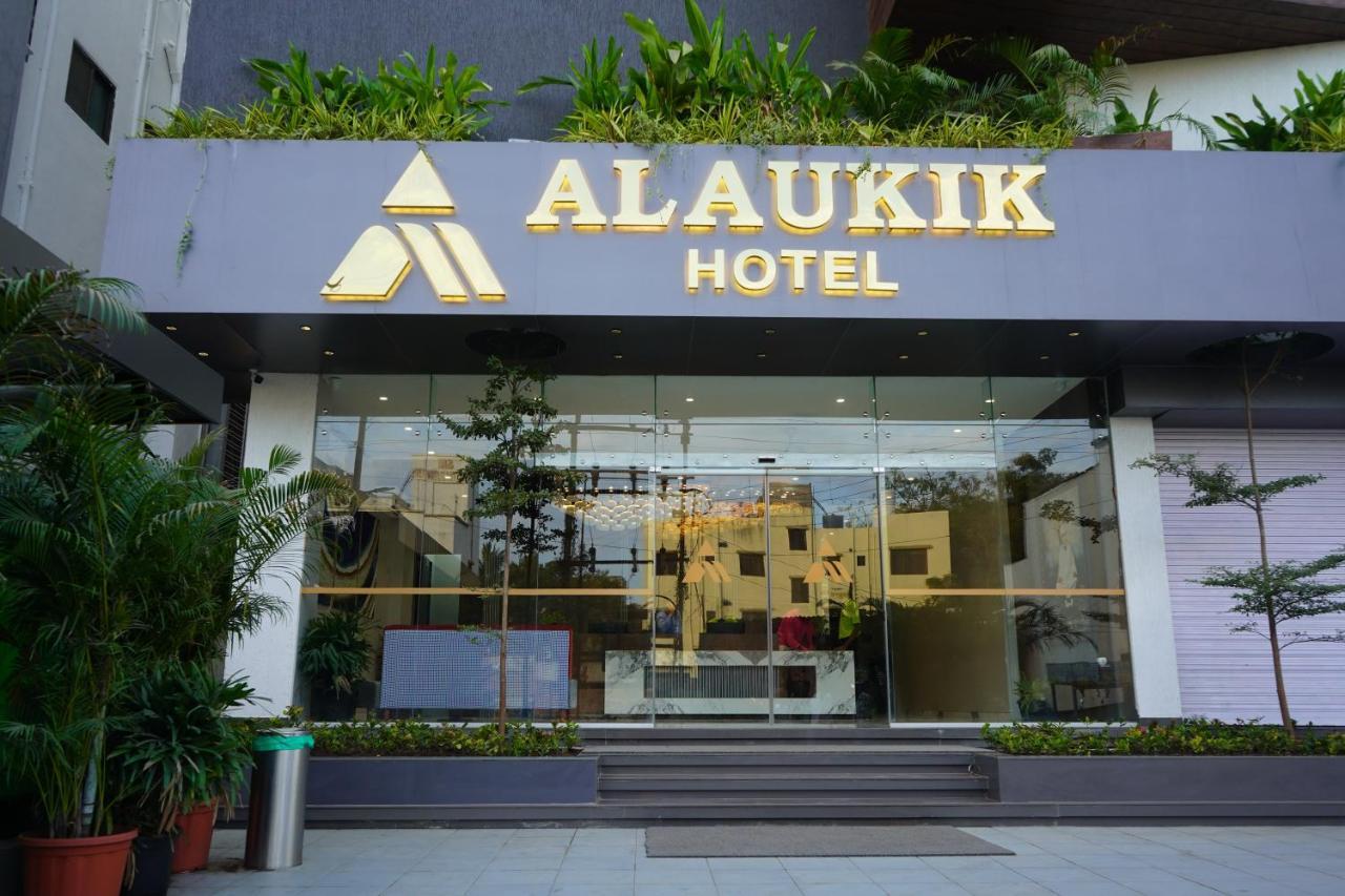 Alaukik Hotel Shirdi Exterior foto