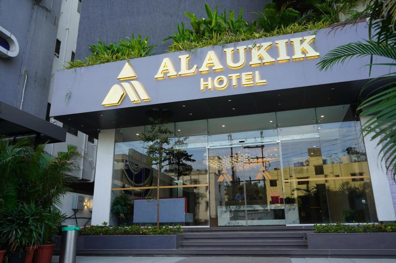 Alaukik Hotel Shirdi Exterior foto
